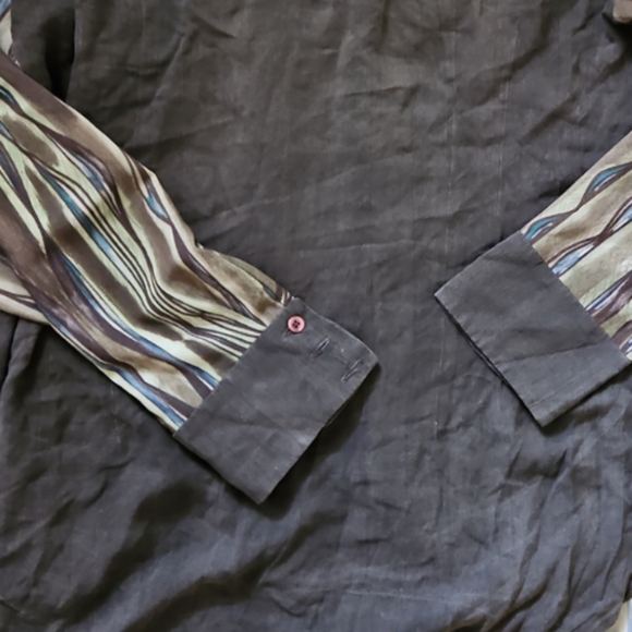 Unique Quality Button Up Top - Picture 13 of 14